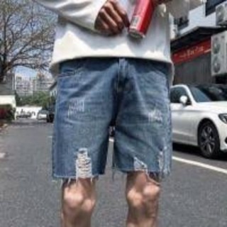 กางเกงยีนส์ขาสั้นผู้ชาย สามส่วน เหนือเข่า แต่งขาด วินเทจ ขาด…