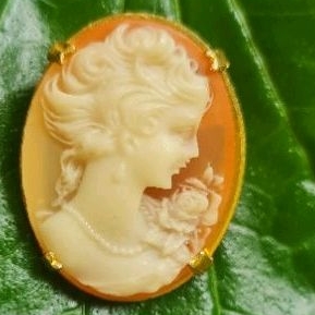 เข็มกลัด cameo คามิโอ เรซิ่น  เครื่องประดับมือสอง ราคาดี งานวินเทจ ของเก่า ของสะสม ราคาประหยัด