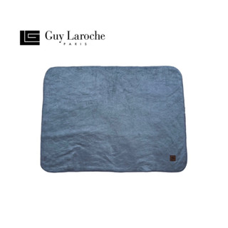 Guy Laroche ผ้าห่มคลุมไหล่พกพา