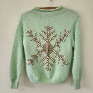 เสื้อกันหนาวขนนุ่ม สีเขียวอ่อน รอบอก 34-38 นิ้ว มือสอง