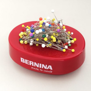 BERNINA หมอนเข็มแม่เหล็กพรีเมี่ยมจากสวิสเซอร์แลนด์ มาพร้อมเข็มหมุด แม่เหล็กดูดแรง ขนาดกะทัดรัด