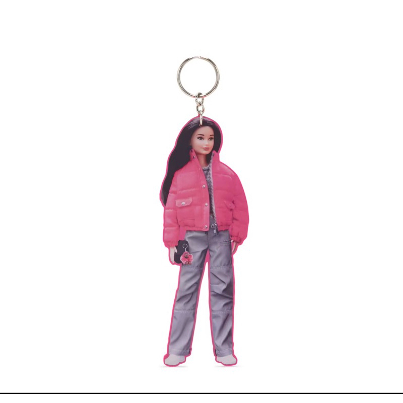 KIPLING พวงกุญแจรุ่น BARBIE KEYHANGER สี Lively Pink Barbie X Kipling ซื้อมายังไม่ได้ใช้ค่ะ ราคาเต็ม1290