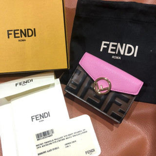 New FENDI wallet แบบสามทบ มีช่องใส่เหรียญ