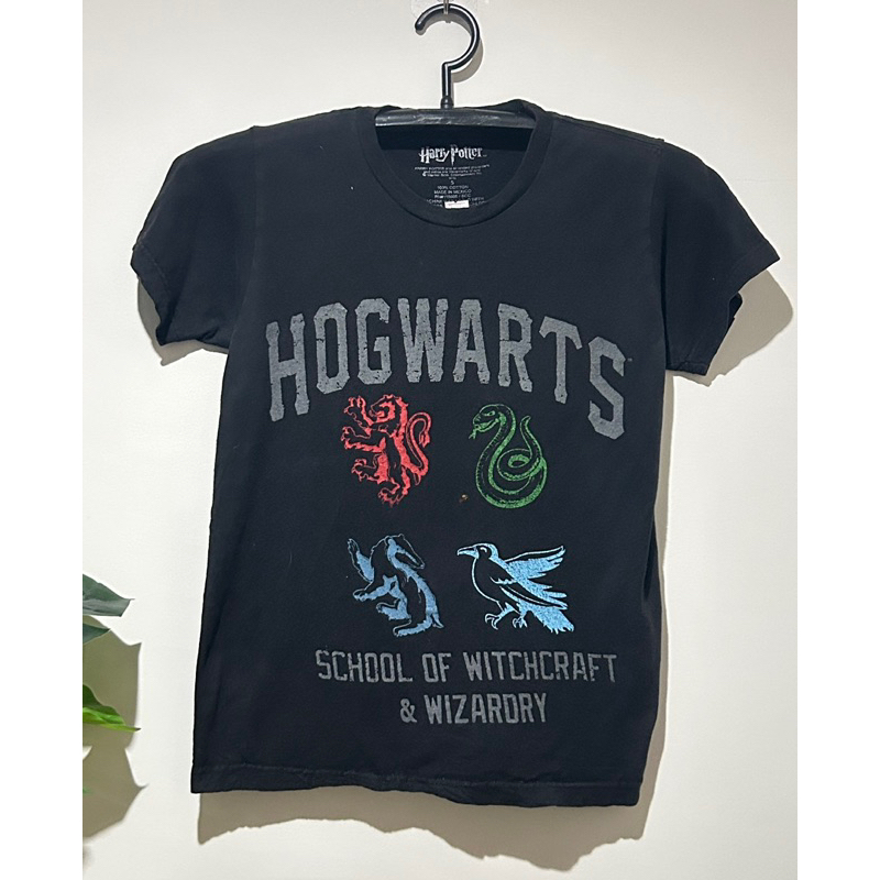 เสื้อ HARRY POTTER "HOGWARTS" GRAPHIC T-Shirt เสื้อยืดมือสอง