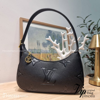 Iv Mini Moon Monogram Empreinte Leather  ใหม่ล่าสุด สวยสับ สวยตัวแม่ ไอเท็มเก๋ๆ ใบเดียวก็เลิศ กับกระเป๋าสะพายทรงพอช