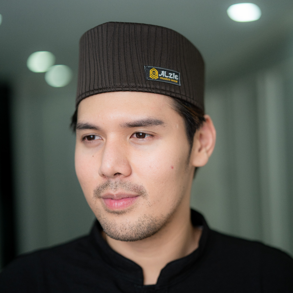หมวกมุสลิมชายหรือหมวกอิสลามกะปิเยาะห์ทรงลายปักทอง ทรงเจ้าบ่าว สวยเนื้ออย่างดีไว้สำหรับใส่ละหมาด  คละลาย GA23 รุสมีนี