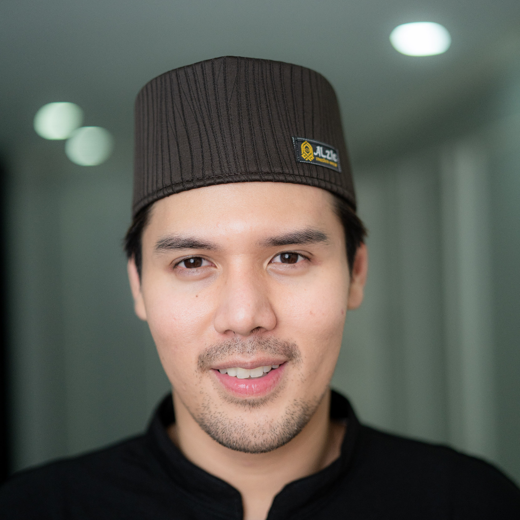 หมวกมุสลิมชายหรือหมวกอิสลามกะปิเยาะห์ทรงลายปักทอง ทรงเจ้าบ่าว สวยเนื้ออย่างดีไว้สำหรับใส่ละหมาด  คละลาย GA23 รุสมีนี
