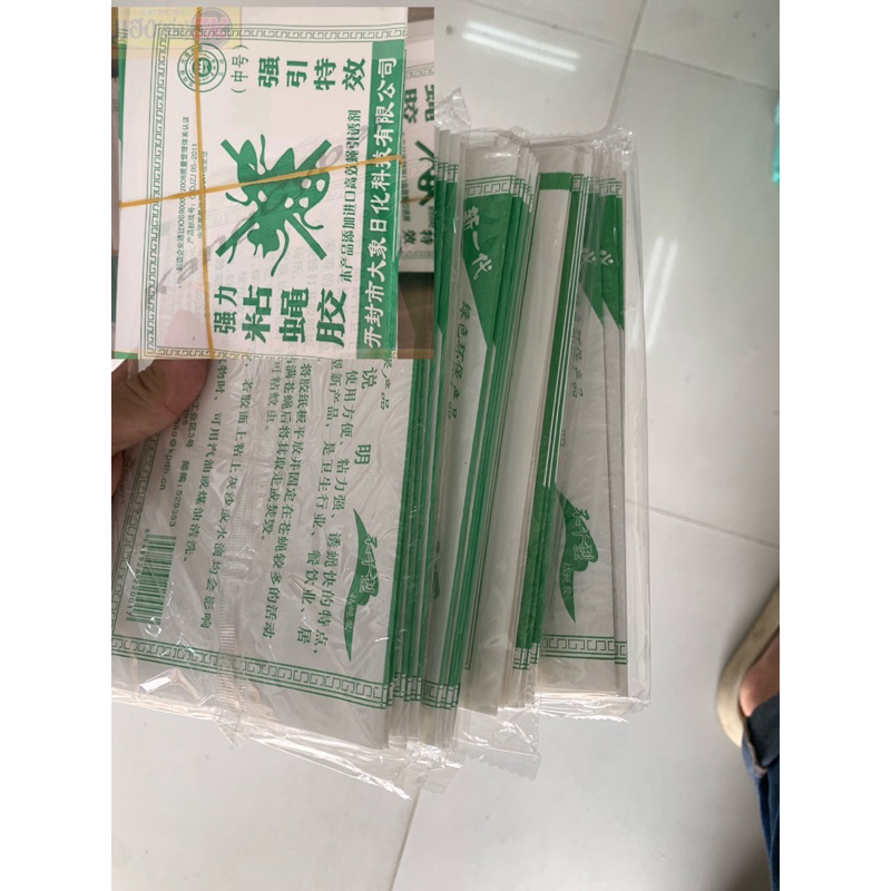 กาวแมลงวัน แบบห่อถุง 1ถุงมี10แผ่น  ขาย100แผ่นจ้า  เป็นกระดาษ นะครับ เป็นถุง ถุง ถุง