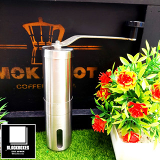 เครื่องบดเมล็ดกาแฟมือหมุน เครื่องบดกาแฟแบบพกพาสแตนเลส Coffee Bean Hand Grinder Stainless Steel เครื่องมือกาแฟ KB-004