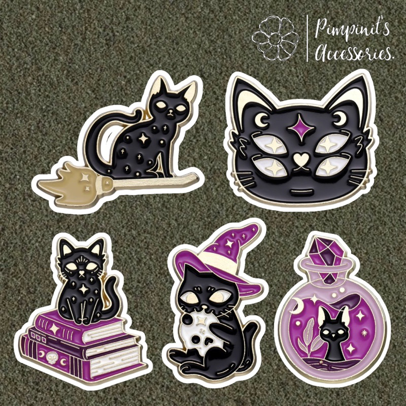 ร้านในไทยพร้อมส่ง : เข็มกลัดเซ็ทแมวดำ สัตว์เลี้ยงแม่มด | Black Cat - Witch's Pet Enamel Brooch Pin Set.