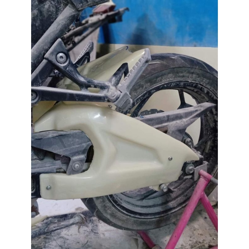 ครอบสวิงอาร์ม Ninja300 Z250 และ Z300 งานดิบ พลาสติก ABS (ติดตั้งง่าย)