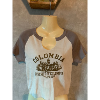 ซื้อ1แถม1แถมเสื้อไหมพรมสีครีมทรงครอบ ใหม่ยังไม่ได้ใส่อก32-34พอ แถมเสื้อเขียวทรงครอปยิดใหม่ทั้ง2ตัวคุ้มโล๊ะตู้
