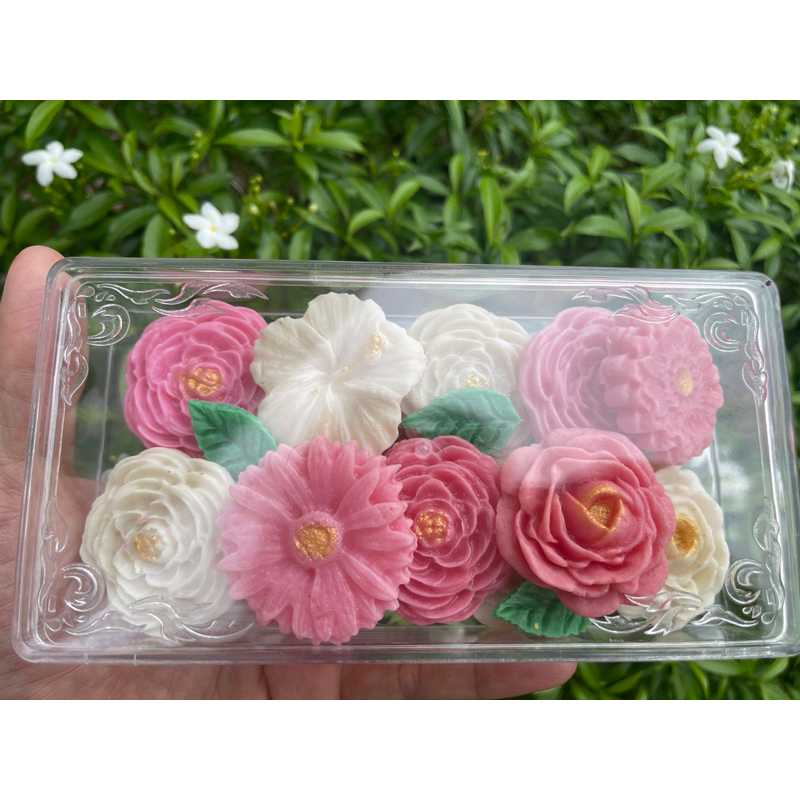 อาลัวดอกไม้คละแบบ สูตรหวานน้อยหอมละมุน กล่องลายไทยสวยงาม