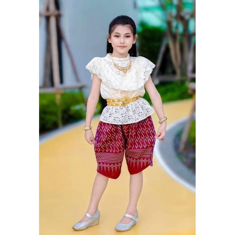 ชุดไทยเด็กผู้หญิงเสื้อลูกไม้พร้อมโจงกระเบนผ้าฝ้ายพิมพ์ลายoy