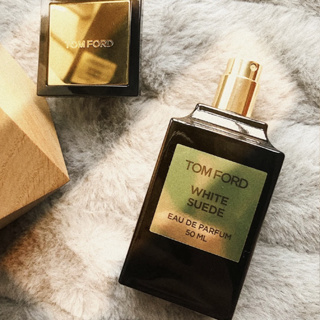 TOM FORD White Suede EDP Eau de Parfum EDP 50/100ml  TOM FORD กลิ่นหอมของหนังชั้นดี และหนังกำมะหยี่ เป็นกลิ่นหอมที่ทรงพล