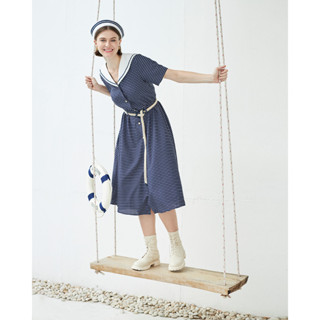 Wila-Pacific  Dress เชิ้ตเดรสคอวีกระดุมหน้าผ่าตลอดถอดใส่สะดวก ปกคอสไตล์กะลาสีปัก Wila แขนสั้น เอวรูด กระโปรงบาน ตัวเดรสเ