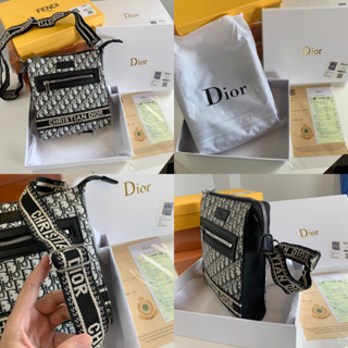 z2812 **สินค้าแนะนำ ป้าย Dior กระเป๋าสะพายข้าง leather bag สีแบรนด์ ขาว-ดำ unisex