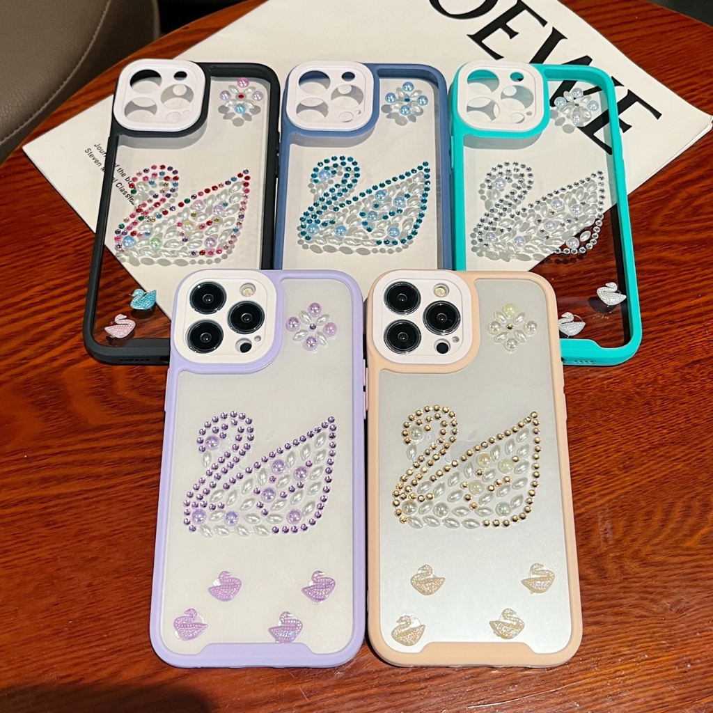 เคสขอบสีลายหงษ์ For 13promax 13pro 13 12pro 12 12promax i11 11promax XR X/XS 7plus/8plusเคสขอบสีลายหงษ์ เคสติดมุกสวยหรู