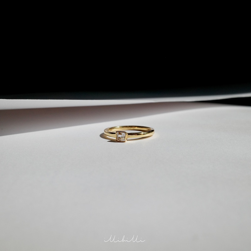Charlotte ring with White Topaz แหวนเงินแท้พลอยแท้ไวท์โทพาส สลักคำฟรี