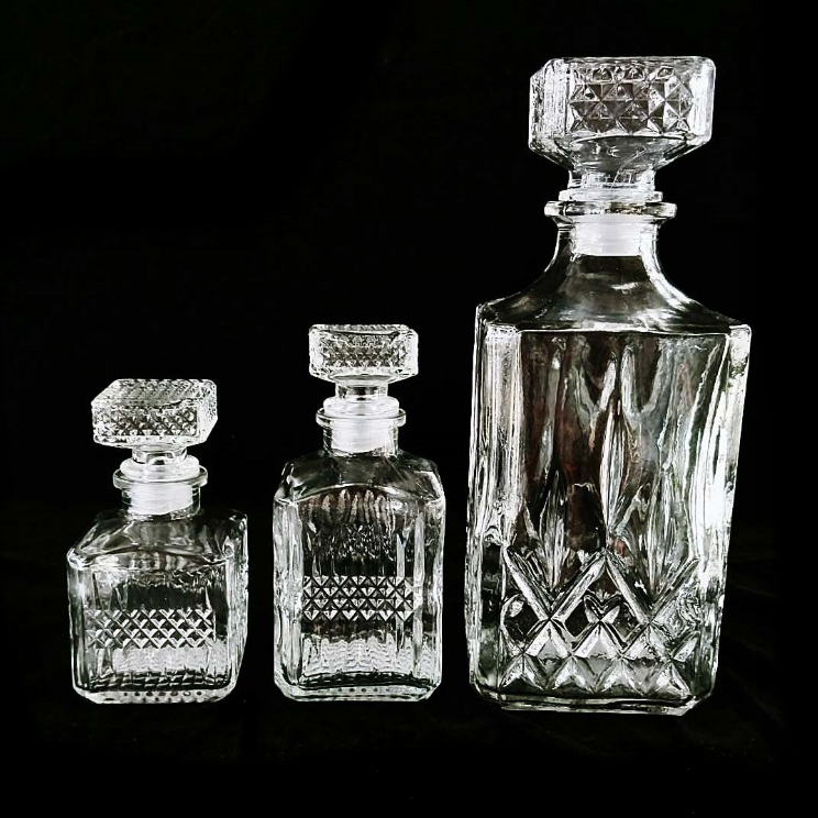 GLASS HUB - SQUARE WHISKY BOTTLE - ขวดแก้วลายคริสตัลทรงเหลี่ยม สำหรับใส่เครื่องดื่ม