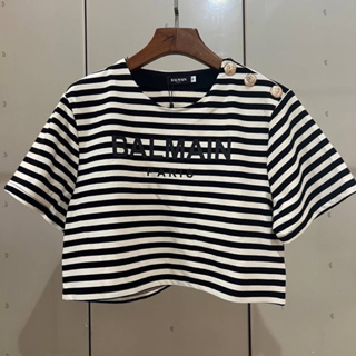 BALMAIN STRIPE WITH GOLD BUTTON-DETIAL COTTON CROP TEE เสื้อครอปคอกลม แขนสั้น แบรนด์บัลแมง ลายทาง