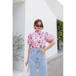 The Flora forever Balloon Blouse  เสื้อคอปีนผ้าคอตตอลสลาฟตัวดีตัวเดิม เนื้อนิ่มใส่สบาย