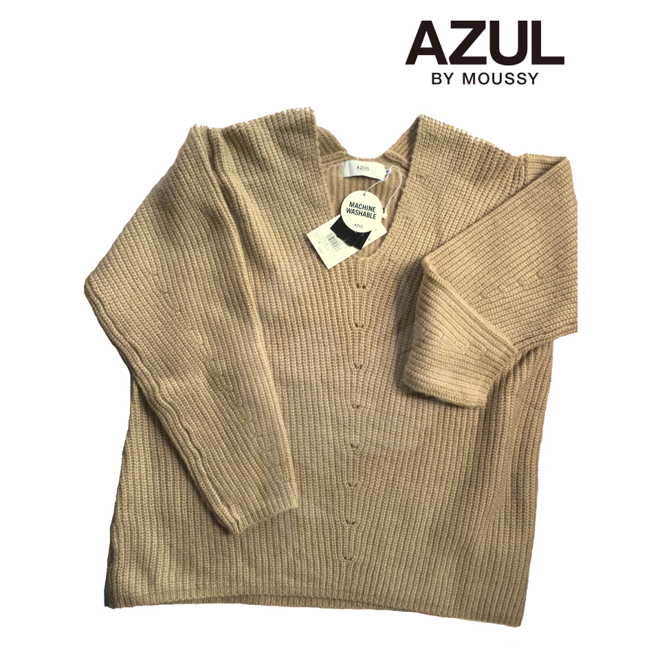 เสื้อไหมพรม กันหนาว AZUL by moussy จาก ญี่ปุ่น คอวี สีน้ำตาล *ป้ายครบ