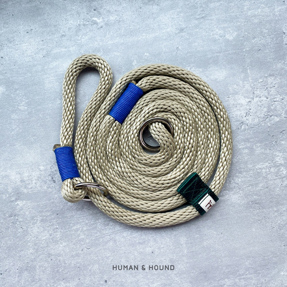 Slip Leash สี Tan : DOG SLIP ROPE LEASH สีน้ำตาล Tan/Blue Tab - สายจูงฝึก สายจูงสัตว์เลี้ยง คล่องตัว น้ำหนักเบา