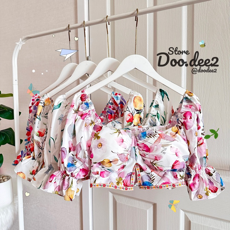 DOODEE2 เสื้อครอป เว้าหน้า คอเหลี่ยม ลายน่ารัก เสริมฟองน้ำ