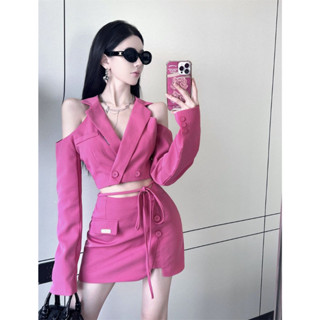 ชุดเช็ต 2 ชิ้น💕 เสื้อสูท​+กระโปรงสั้น มี 2 สี 🖤 ดำ+💗ชมพู ด้วยความรู้สึกในการออกแบบ
