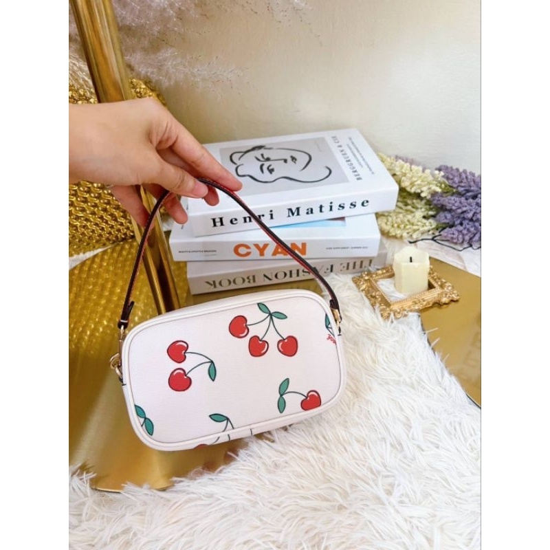 🍒🍒กระเป๋าถือ ลายเชอรี่น่ารักมากกNEW Coach Jamie Wristlet With Heart Cherry Print