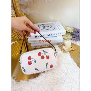 🍒🍒กระเป๋าถือ ลายเชอรี่น่ารักมากกNEW Coach Jamie Wristlet With Heart Cherry Print