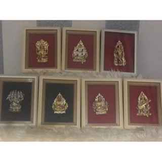 กรอบรูปประดับเพชร  ขนาด  10*12  ซม  (เป็นเข็มกลัด)