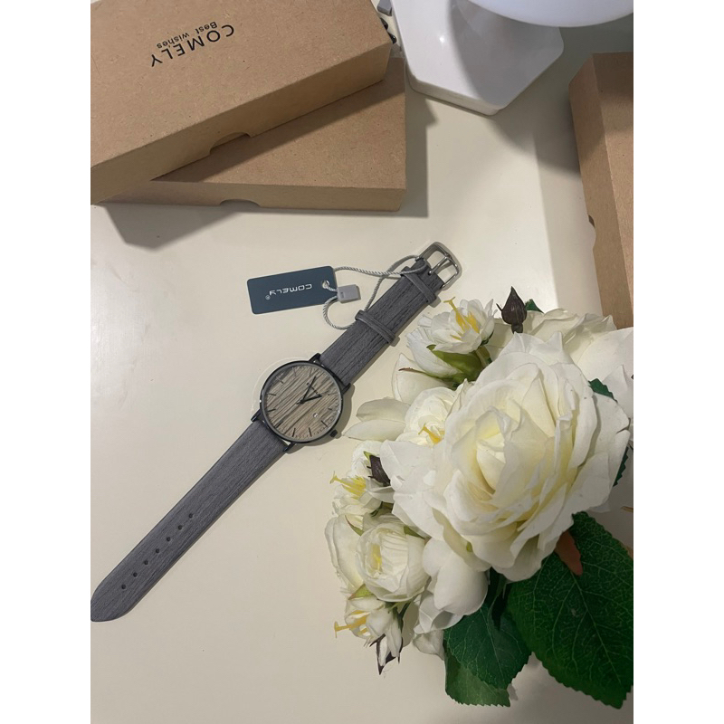 นาฬิกาข้อมือแฟชั่น Comely