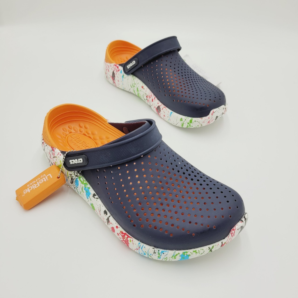รองเท้าลำลองแฟชั่น สไตล์ Crocs LiteRide Graphic Clog