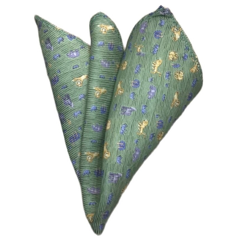 ผ้าเช็ดหน้า ( Pocket Square )ลายช้างเป็นผ้าไหม สีเขียวใส่กระเป๋าสูท ขนาด 21 X 21 cm