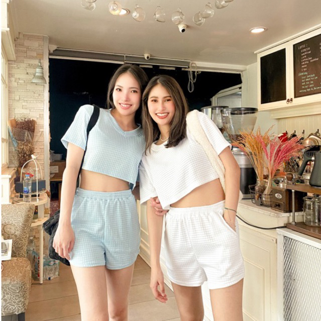 Crop topผ้าทอตารางคอวี