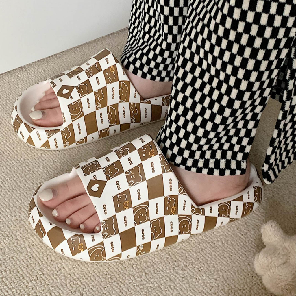 LGShoes เทรนฮิต รองเท้าแตะผู้หญิง รองเท้าสวมผู้ชาย รุ่นนี้สุดปัง  จะลายตารางหรือการ์ตูน น่ารักมากที่สุ๊ดดดดด🍭ต๊าซซมาตำแม