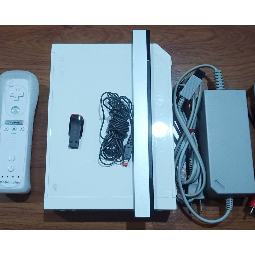 เครื่องเกม Nintendo Wii + บอร์ดWii FIT