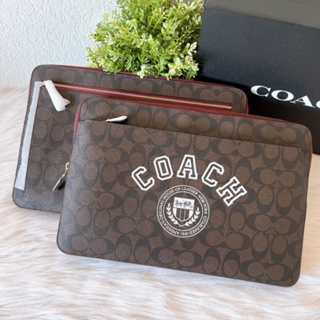😎😘กระเป๋าใส่note book ✨ Laptop Sleeve In Signature Canvas With Coach Varsity (COACH CB857)✨