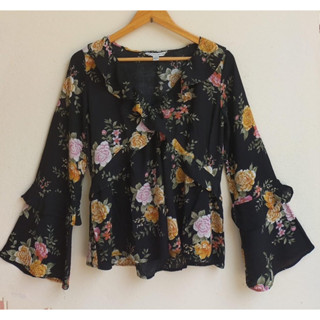 American Eagle x viscose ลายดอกสวย Size s อก 36 ยาว 23 • Code : 416(4)