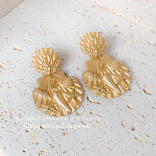 GOLD MINI SEASHELL TINARI ตุ้มหู ต่างหู เปลือกหอย สีทอง ตุ้มหูทอง ตุ้มหูไปทะเล ตุ้มหูไปเที่ยว ชุดไปเที่ยวทะเล