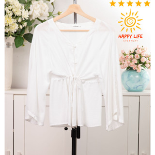 เสื้อมือสอง  LEPSIM เสื้อคอวีแขนกว้างแต่งกระดุมหน้าน่ารัก รูดเอว ผ้าโปลีเอสเตอร์  ผ้าใส่สบาย สีครีม  ไซ้ส์M สินค้าสภาพดี