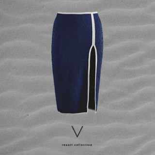 RESORT COLLECTION 2023 NAVY TRIM WHITE KNEE LENGTH SKIRT กระโปรงปิดเข่าใส่ทับชุดว่ายน้ำ