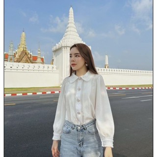 Pina store เสื้อเชิ้ตคอบัวระบายชั้นๆเแต่งตีเกล็ดหน้ากระดุมหน้ามุขหัวใจ