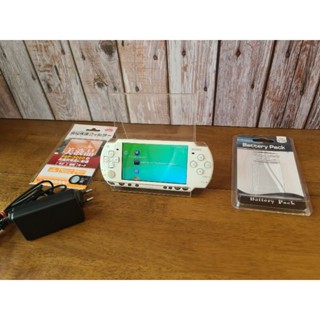 PSP สีขาวรุ่น 2000 แปลงแล้ว เมมความจุ 16 กิกะไบต์ลงไว้ 15เกม