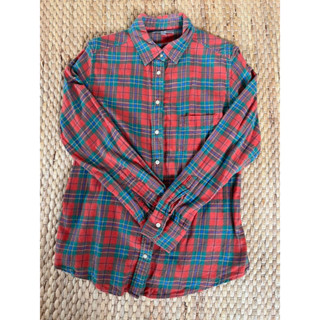 UNIQLO x Flannel x L ลายสก็อตแดงสวย ❌ตำหนิ ผ้าขึ้นขุยบางจุด สภาพ 50% อก 36 ยาว 25 • Code : APJ4