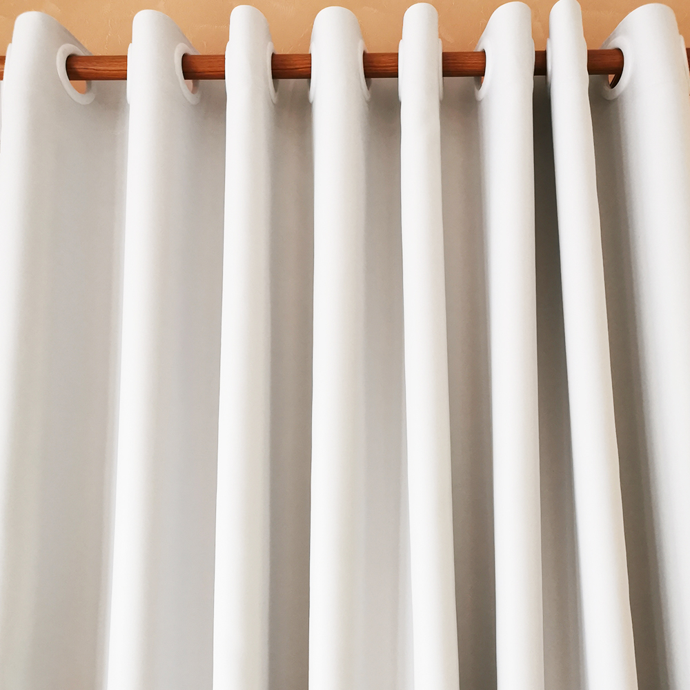 ผ้าม่านตาไก่สีขาวควันบุหรี่  ผ้าม่านประตูหน้าต่าง กันแสงได้ 95-98%  (ราคาขายต่อ 1 ผืน) รุ่น Premium