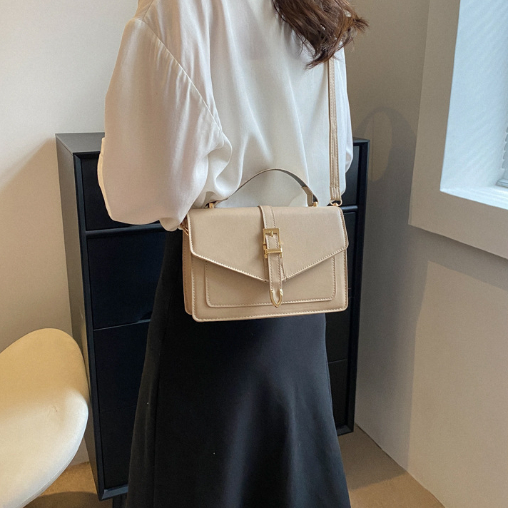 กระเป๋าสะพาย กระเป๋ารุ่น Daisy bag พร้อมสาย crossbody