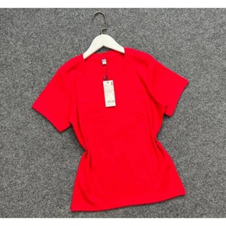 ‼️พร้อมส่ง‼️Uniqloเสื้อยืดคอกลม เสื้อเป็นทรงเข้ารูปนิดหน่อย